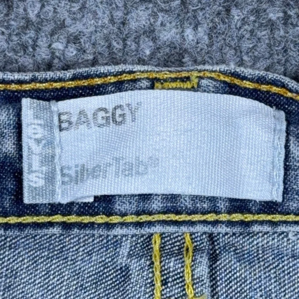 Levis small hole